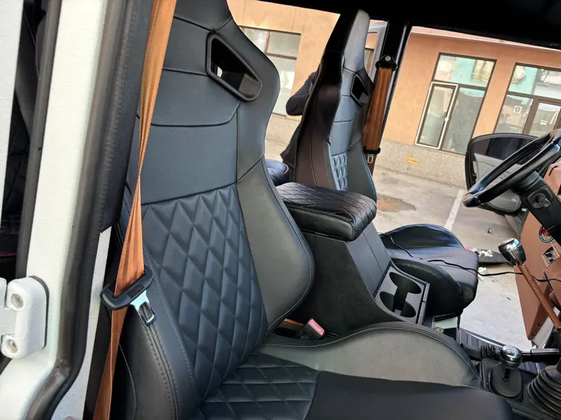 Quilted sport bucket seat