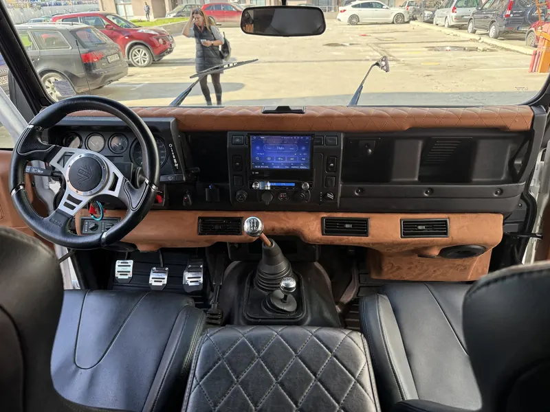 Dashboard, pedals and gear lever