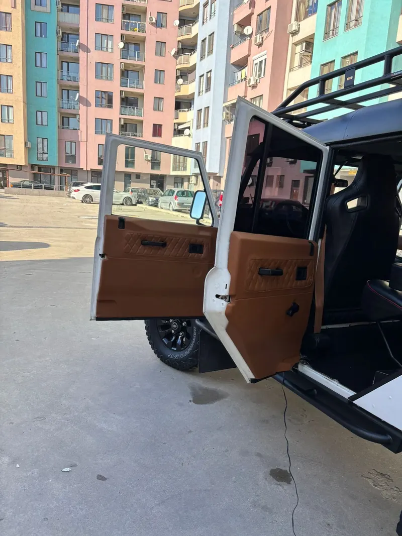 Leather-trimmed door card and seats