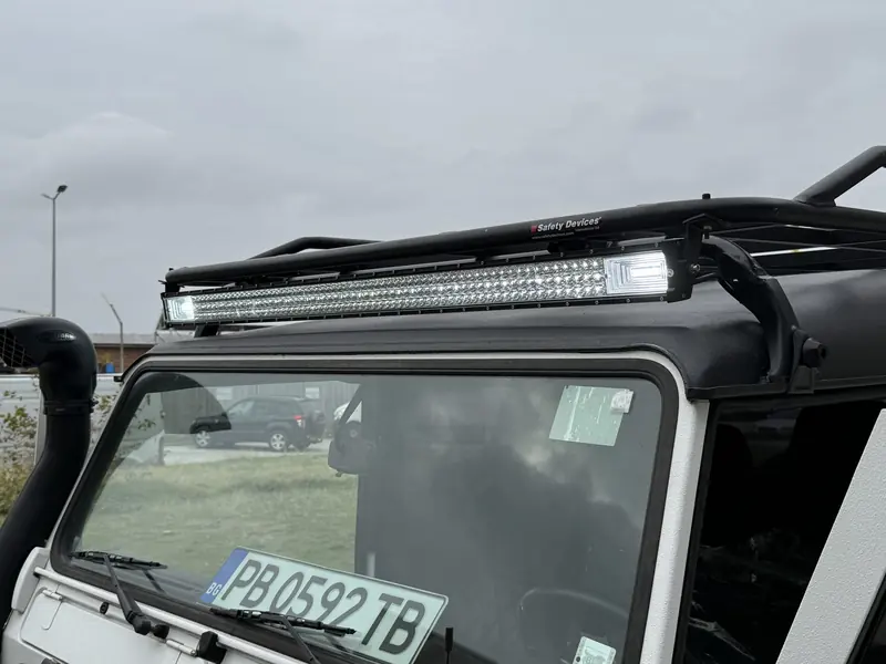 Roof-mounted LED light bar
