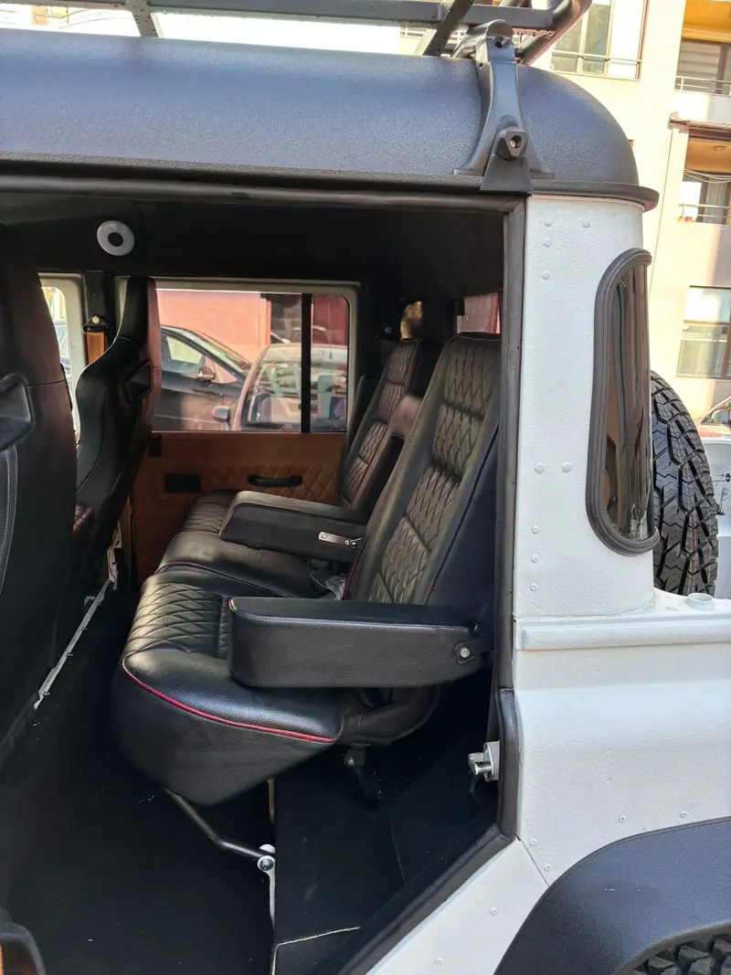 Rear bench seat