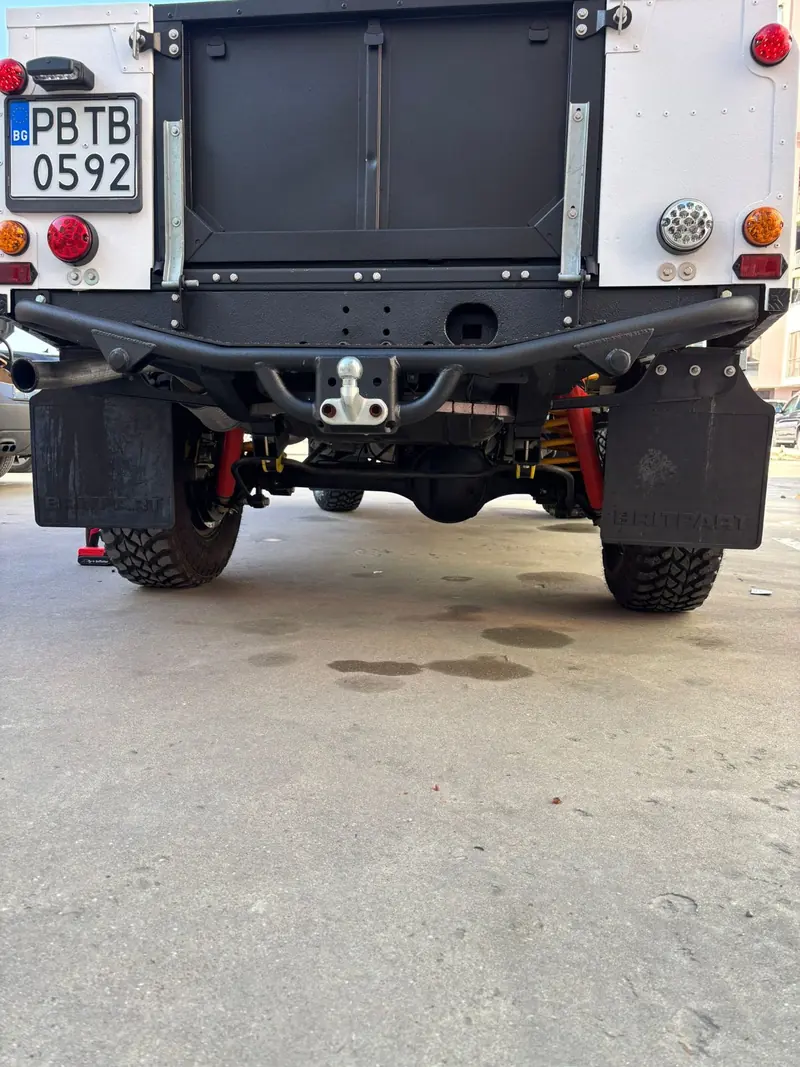 Rear bumper and tailgate